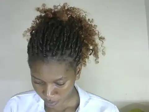 Pretty-emmie online show from October 2025 04:17:01 PM