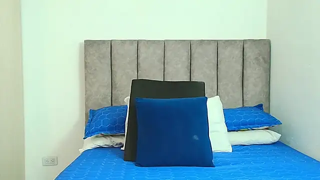 Snapshot of karina_lewis_ chatting on October 2025 03:48:01 AM karina lewis online show from October 2025 03:48:01 AM