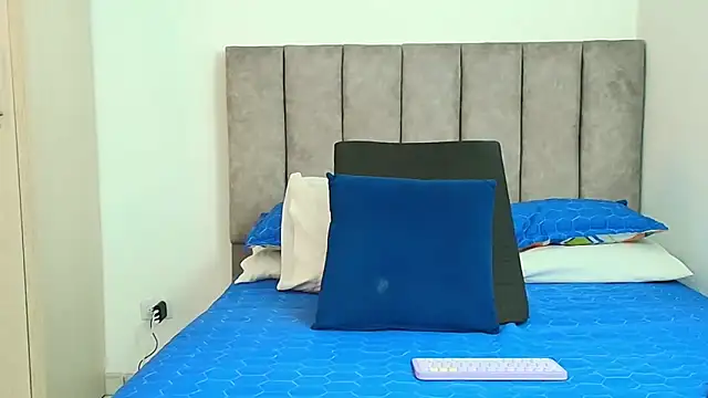 Snapshot of karina_lewis_ chatting on October 2025 04:00:02 AM karina lewis online show from October 2025 04:00:02 AM