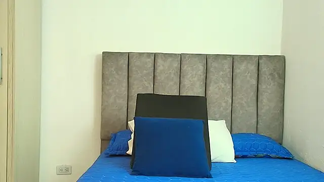 Snapshot of karina_lewis_ chatting on October 2025 04:45:01 AM karina lewis online show from October 2025 04:45:01 AM