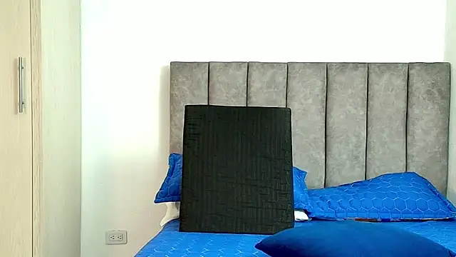 Snapshot of karina_lewis_ chatting on October 2025 03:53:01 AM karina lewis online show from October 2025 03:53:01 AM