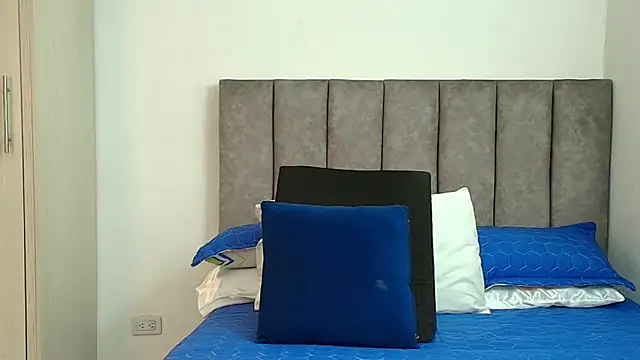 Snapshot of karina_lewis_ chatting on November 2025 03:51:01 AM karina lewis online show from November 2025 03:51:01 AM