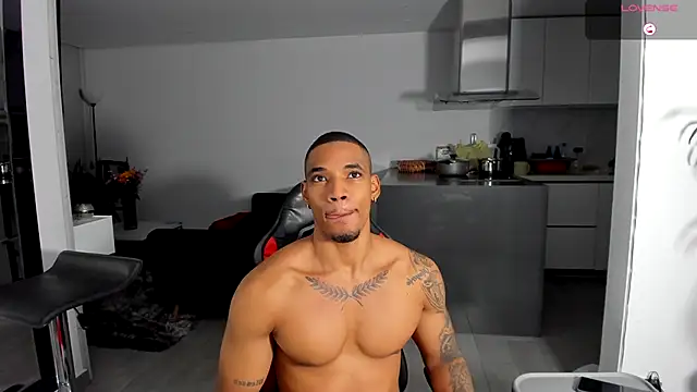 Snapshot of TROYWESLY- chatting on October 2025 01:39:01 AM TROYWESLY- online show from October 2025 01:39:01 AM