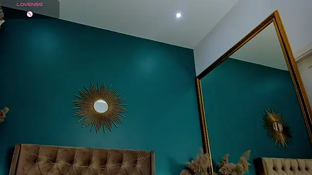 AprilWong online show from March 2025 05:50:02 AM