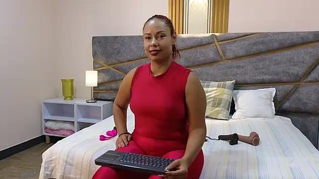 Julia Gomes online show from January 2025 07:29:02 PM