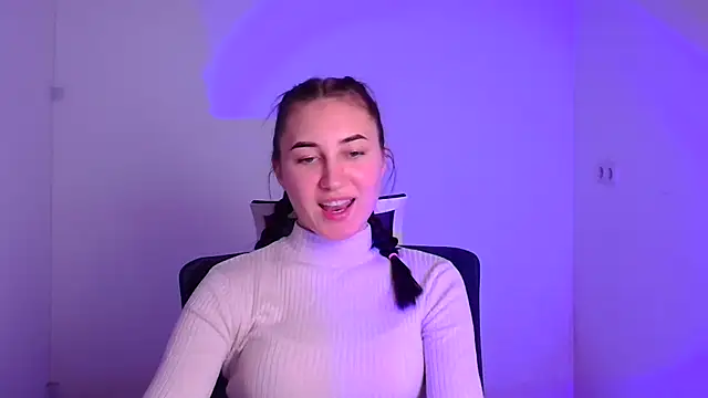 Jennifer Blum online show from December 2024 03:32:01 PM