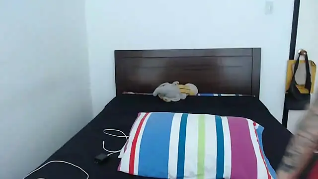 Snapshot of rebecca_collin chatting on October 2025 08:32:02 PM rebecca collin online show from October 2025 08:32:02 PM