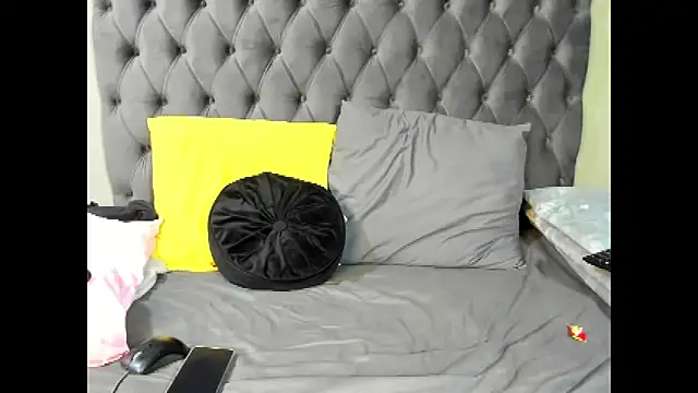 Snapshot of DIRTYTALKINQUEEN chatting on October 2025 05:33:01 PM DIRTYTALKINQUEEN online show from October 2025 05:33:01 PM