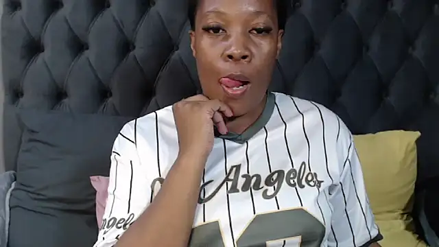 Snapshot of DIRTYTALKINQUEEN chatting on November 2025 08:20:02 PM DIRTYTALKINQUEEN online show from November 2025 08:20:02 PM