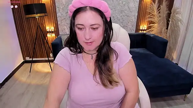 lenah smith online show from September 2025 11:34:01 AM