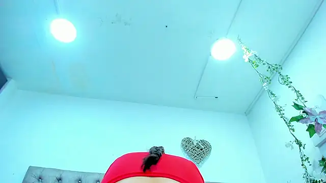 Hannah Miller   online show from November 2025 05:34:01 PM