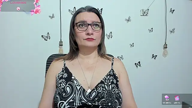 Amie Adams82  online show from September 2025 06:56:02 PM