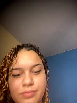 Snapshot of Lolacavalona chatting on October 2025 06:03:01 PM Lolacavalona online show from October 2025 06:03:01 PM