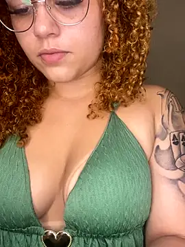 Snapshot of Lolacavalona chatting on November 2025 05:56:02 PM Lolacavalona online show from November 2025 05:56:02 PM