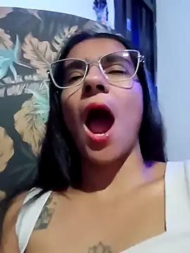 Snapshot of Leslly_ chatting on November 2025 08:11:02 AM Leslly online show from November 2025 08:11:02 AM