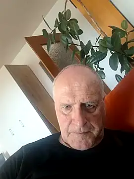 Snapshot of Milkasahne64 chatting on October 2025 09:57:02 AM Milkasahne64 online show from October 2025 09:57:02 AM