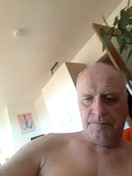 Snapshot of Milkasahne64 chatting on November 2025 11:32:02 AM Milkasahne64 online show from November 2025 11:32:02 AM