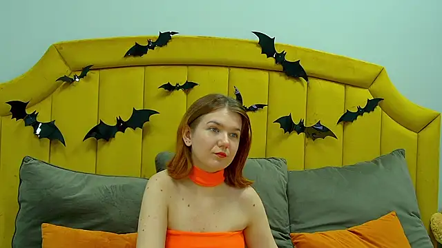 LessySmith online show from October 2025 04:30:02 PM