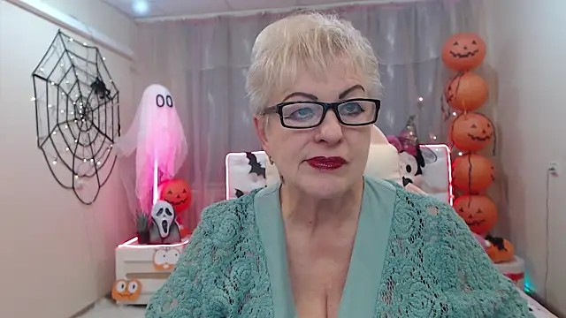 KayleSmoll online show from October 2025 06:28:02 PM