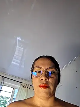 Kloemoretti online show from October 2025 09:26:02 PM