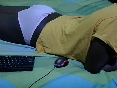 Snapshot of QUEEN-LIZ chatting on October 2025 03:28:02 AM QUEEN-LIZ online show from October 2025 03:28:02 AM