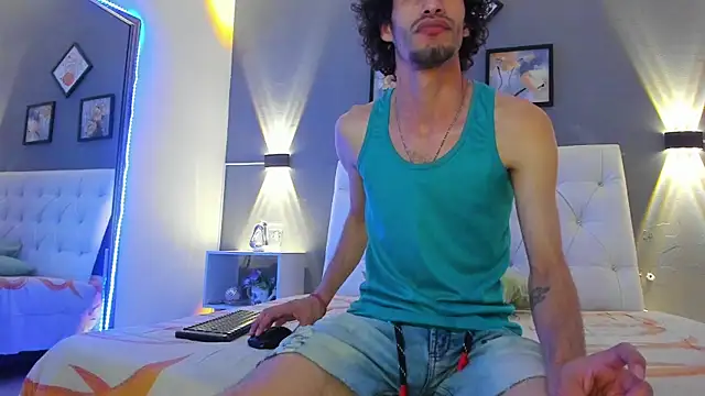 Elias Snow  online show from September 2025 01:22:01 PM