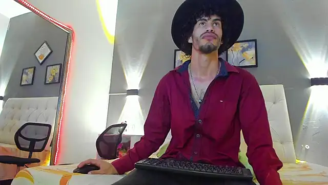 Elias Snow  online show from September 2025 12:40:02 PM