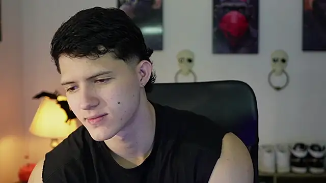 Snapshot of Hazzan_Velez chatting on November 2025 10:21:02 PM Hazzan Velez online show from November 2025 10:21:02 PM