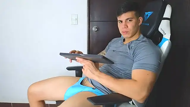 Ethanstill1 online show from December 2024 05:31:01 PM