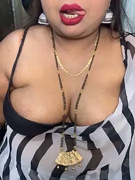 Snapshot of Oh-Monika chatting on October 2025 04:40:02 PM Oh-Monika online show from October 2025 04:40:02 PM