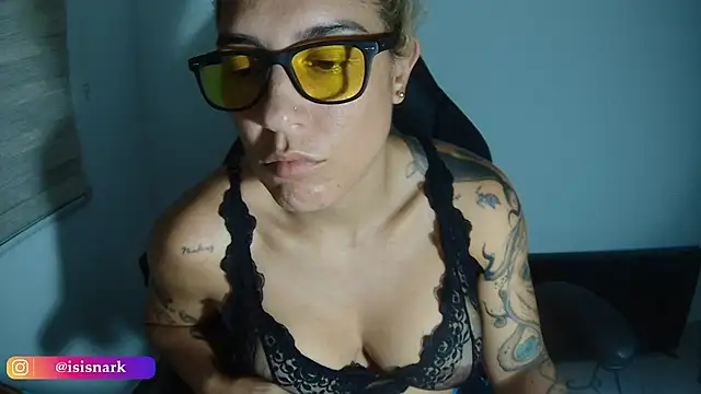 Snapshot of Isis69_ chatting on November 2025 01:06:02 AM Isis69 online show from November 2025 01:06:02 AM