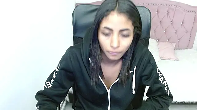 Snapshot of shaneelle chatting on January 2025 09:18:01 AM shaneelle online show from January 2025 09:18:01 AM