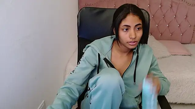 Snapshot of shaneelle chatting on January 2025 09:35:02 AM shaneelle online show from January 2025 09:35:02 AM