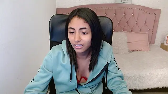 Snapshot of shaneelle chatting on January 2025 09:24:02 AM shaneelle online show from January 2025 09:24:02 AM