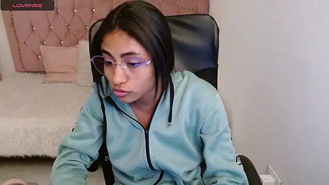 Snapshot of shaneelle chatting on January 2025 09:17:01 AM shaneelle online show from January 2025 09:17:01 AM