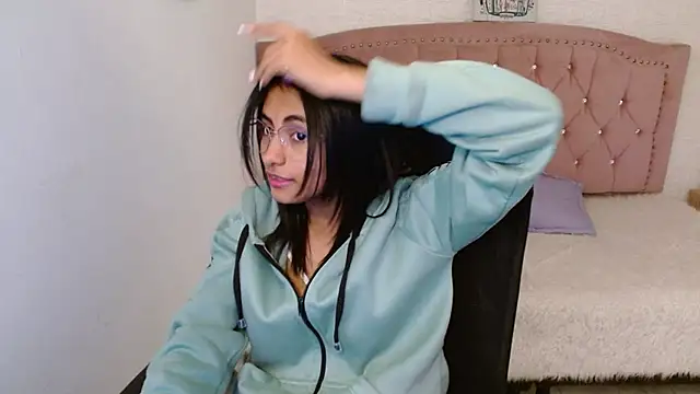 Snapshot of shaneelle chatting on January 2025 09:15:01 AM shaneelle online show from January 2025 09:15:01 AM