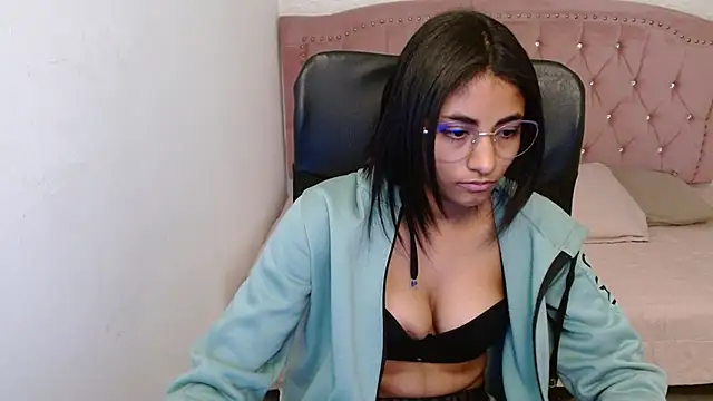Snapshot of shaneelle chatting on February 2025 06:12:01 AM shaneelle online show from February 2025 06:12:01 AM