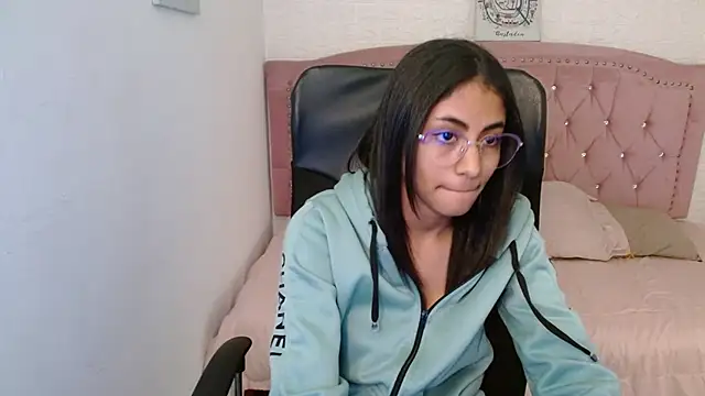 Snapshot of shaneelle chatting on February 2025 09:09:01 AM shaneelle online show from February 2025 09:09:01 AM