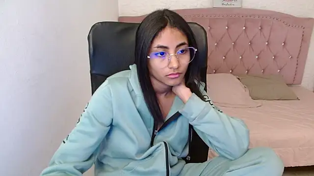 Snapshot of shaneelle chatting on February 2025 06:15:02 AM shaneelle online show from February 2025 06:15:02 AM