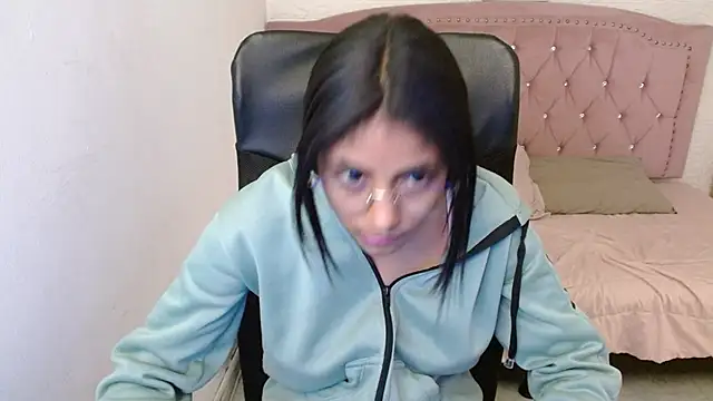 Snapshot of shaneelle chatting on February 2025 09:21:02 AM shaneelle online show from February 2025 09:21:02 AM