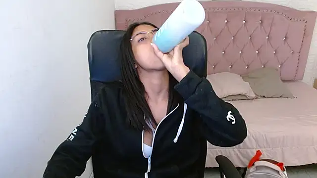 Snapshot of shaneelle chatting on February 2025 06:06:01 AM shaneelle online show from February 2025 06:06:01 AM