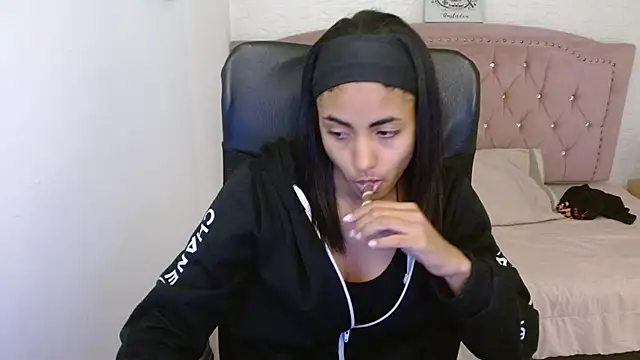 Snapshot of shaneelle chatting on March 2025 06:13:02 AM shaneelle online show from March 2025 06:13:02 AM