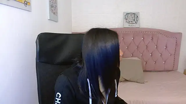Snapshot of shaneelle chatting on March 2025 03:02:02 AM shaneelle online show from March 2025 03:02:02 AM