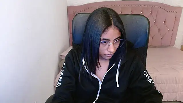 Snapshot of shaneelle chatting on March 2025 09:17:02 AM shaneelle online show from March 2025 09:17:02 AM