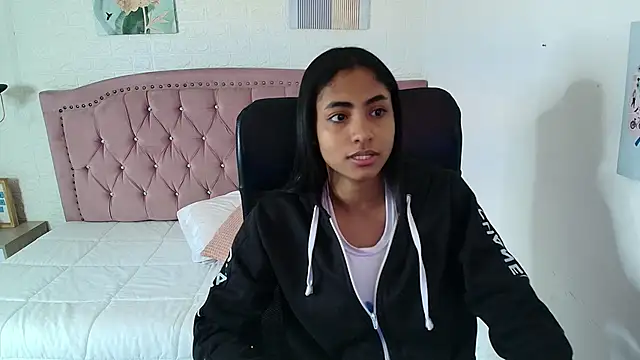 Snapshot of shaneelle chatting on September 2025 03:06:01 AM shaneelle online show from September 2025 03:06:01 AM