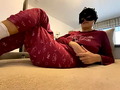 Snapshot of Marilou1983 chatting on November 2025 08:14:02 AM Marilou1983 online show from November 2025 08:14:02 AM