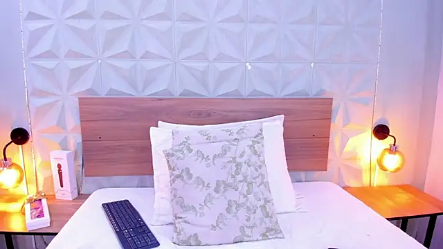 Snapshot of Stacey_white_ chatting on October 2025 08:28:02 PM Stacey white online show from October 2025 08:28:02 PM