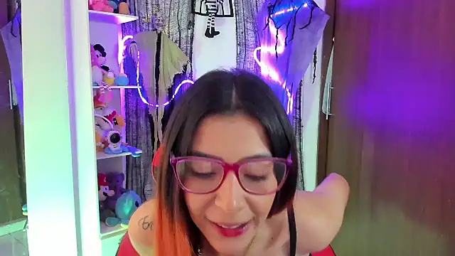 Snapshot of Amaranta_e chatting on November 2025 02:18:01 PM Amaranta e online show from November 2025 02:18:01 PM