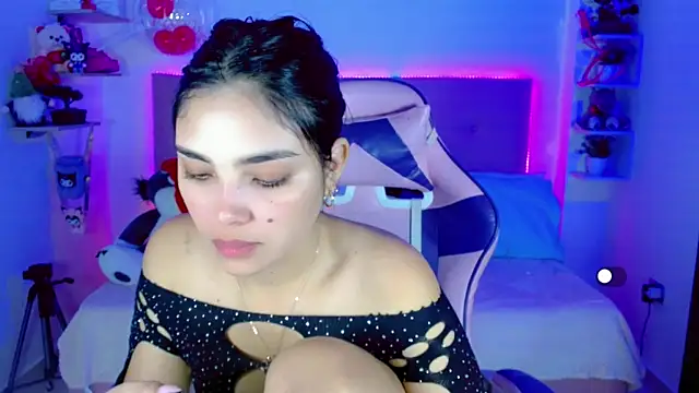 Snapshot of Kylie_brokee chatting on December 2024 09:08:01 PM Kylie brokee online show from December 2024 09:08:01 PM