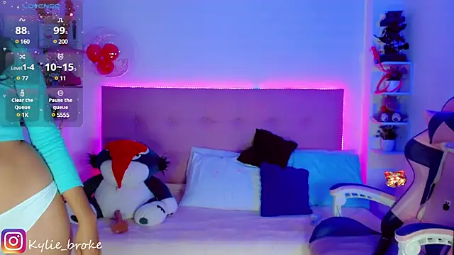 Snapshot of Kylie_brokee chatting on December 2024 03:18:02 AM Kylie brokee online show from December 2024 03:18:02 AM